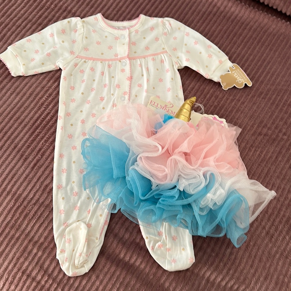 Brand New Carters 100% cotton Girls 0-3 month onesie and unicorn tutu set